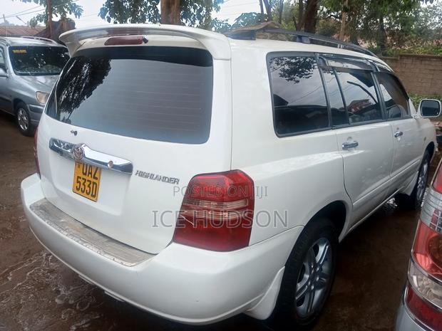 Toyota Kluger 2004 White