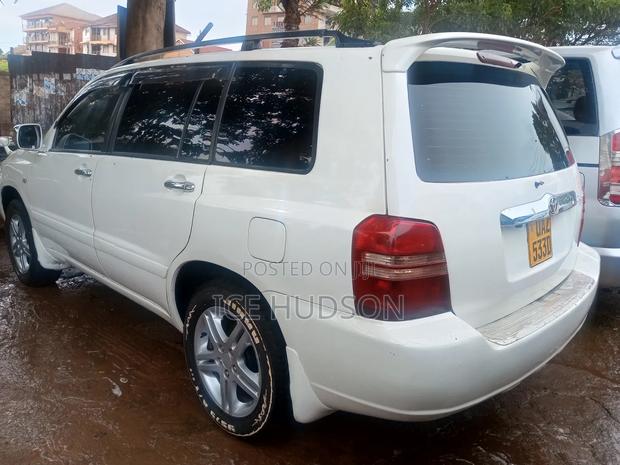 Toyota Kluger 2004 White