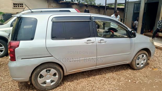 Toyota Raum 2003 Silver