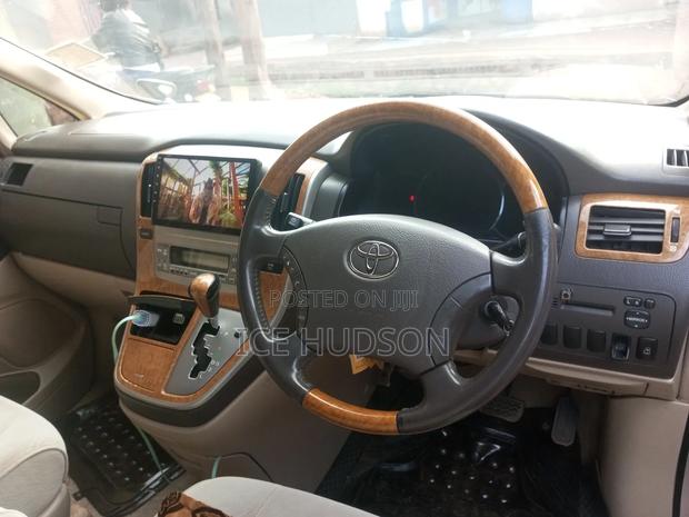 Toyota Alphard 2006