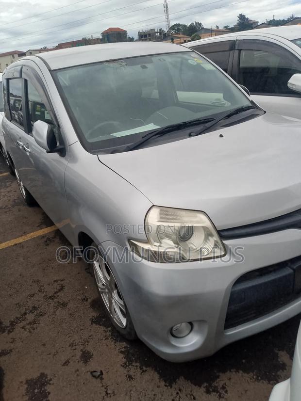 Toyota Sienta 2014 Silver
