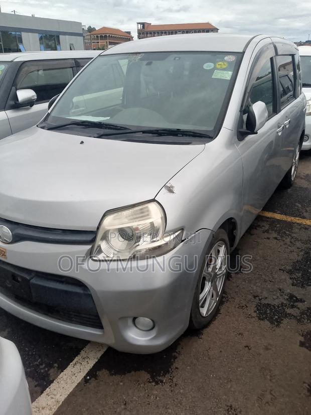 Toyota Sienta 2014 Silver
