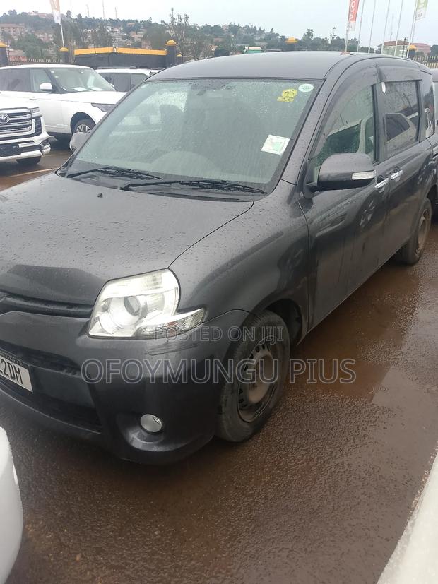Toyota Sienta 2011 Gray