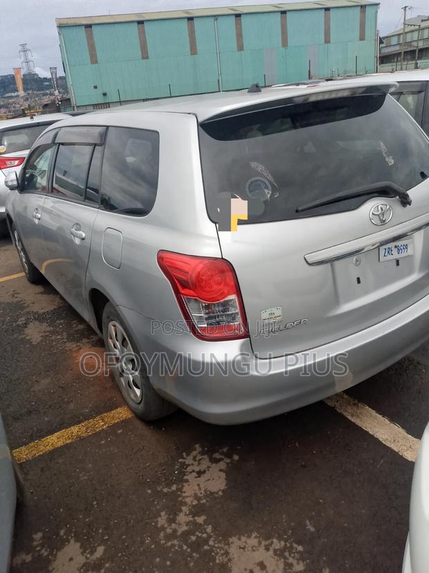 Toyota Corolla Fielder 2011 Silver