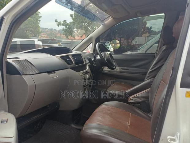 Toyota Voxy 2006 White