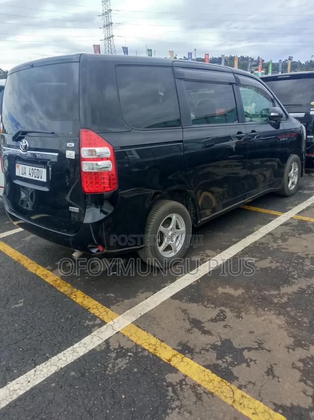 Toyota Noah 2010 Black