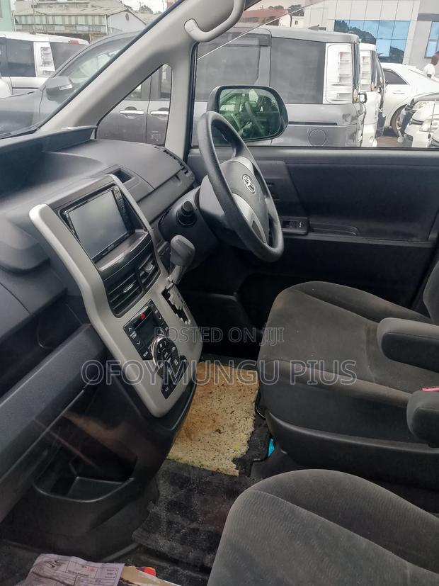 Toyota Noah 2010 Black