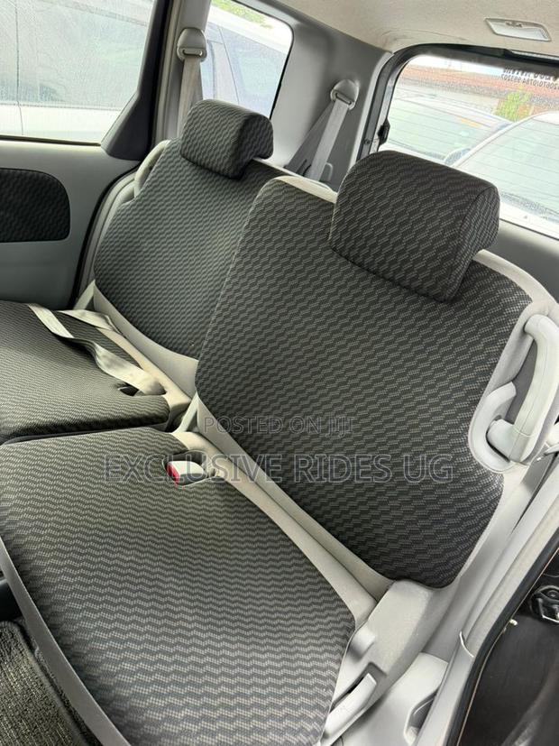 Toyota Sienta 2010 Black