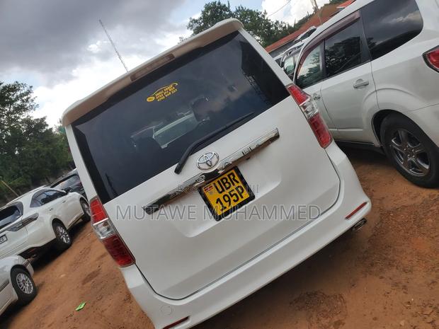 Toyota Noah 2011 White