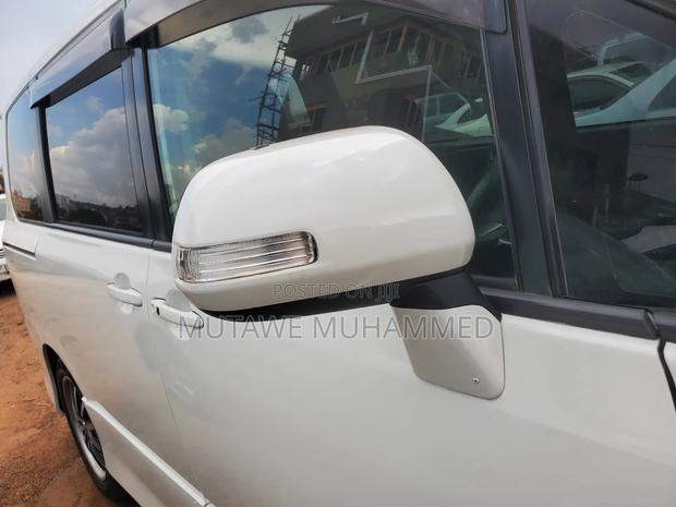 Toyota Noah 2011 White