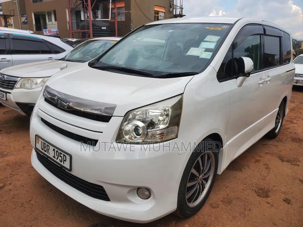 Toyota Noah 2011 White