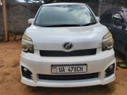 Toyota Voxy 2012 White for sale