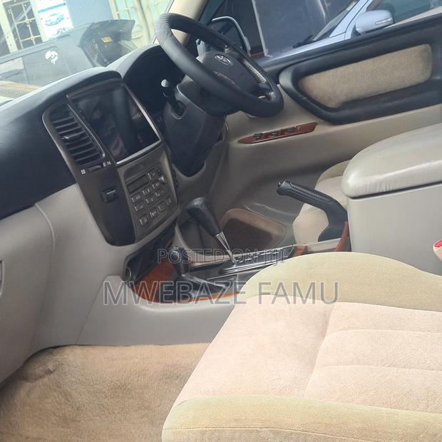 Toyota Land Cruiser 2005 White