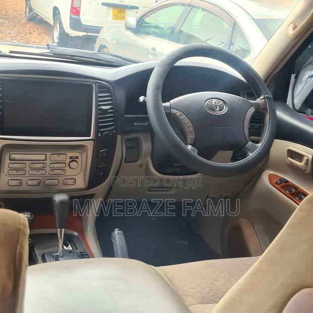 Toyota Land Cruiser 2005 White