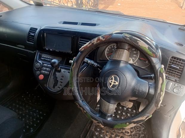 Toyota Wish 2005 White