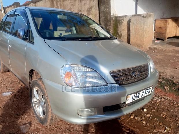 Toyota Nadia 2000 Silver