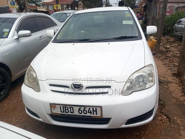 Toyota Corolla RunX 2005 White