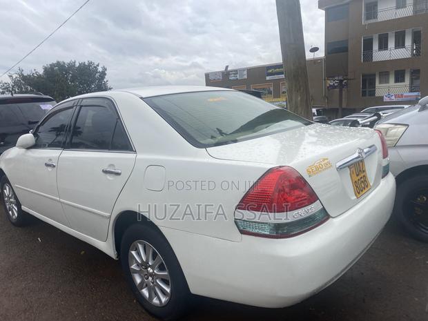 Toyota Mark II Qualis 2000 White