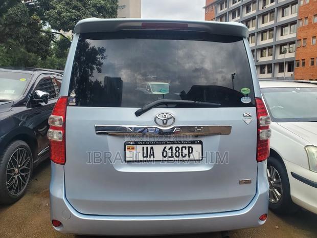 Toyota Noah 2012 Blue