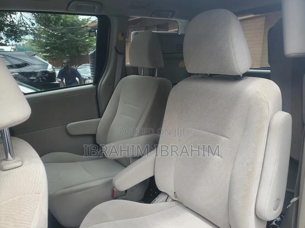 Toyota Noah 2012 Blue
