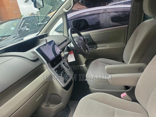 Toyota Noah 2012 Blue