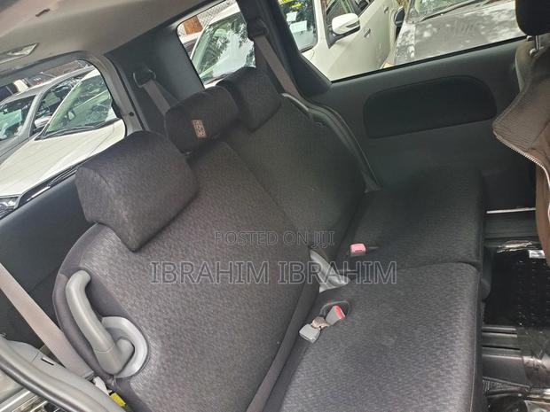 Toyota Sienta 2012 Silver