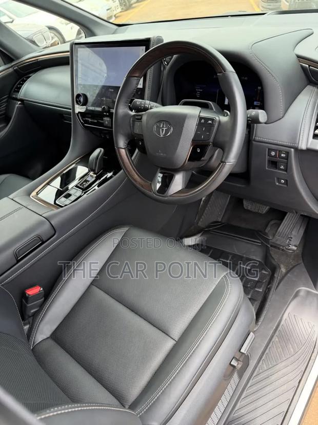 Toyota Alphard 2025 White