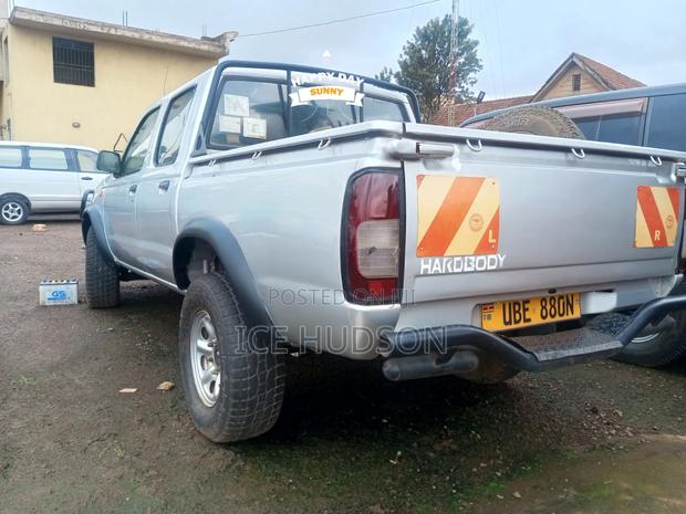 Nissan DoubleCab 2005 Silver