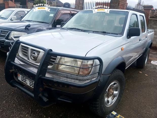 Nissan DoubleCab 2005 Silver
