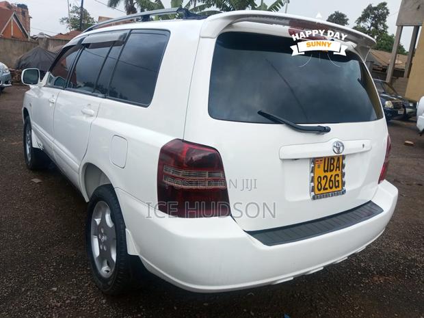 Toyota Kluger 2004 White