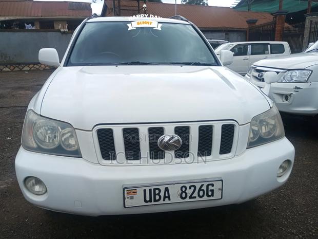 Toyota Kluger 2004 White