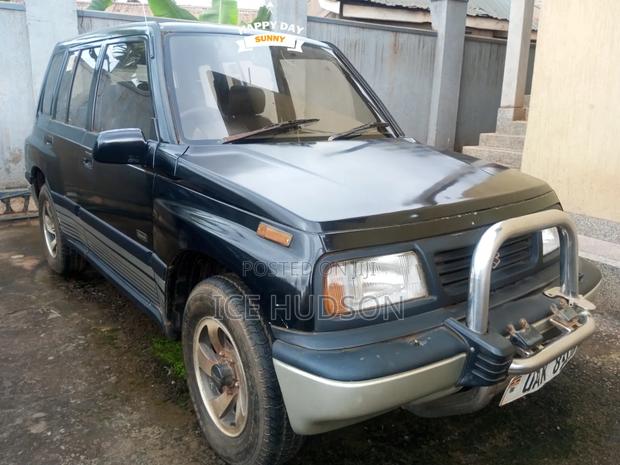 Suzuki Escudo 2000 Black