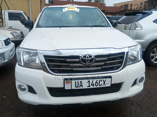 Toyota Hilux 2012 White