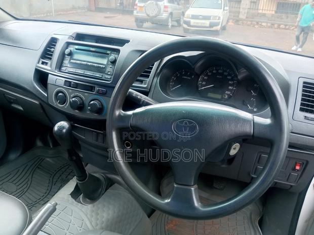 Toyota Hilux 2012 White