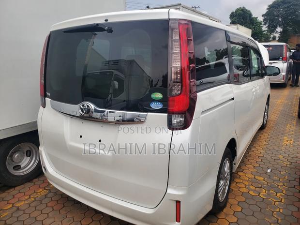Toyota Noah 2014 White