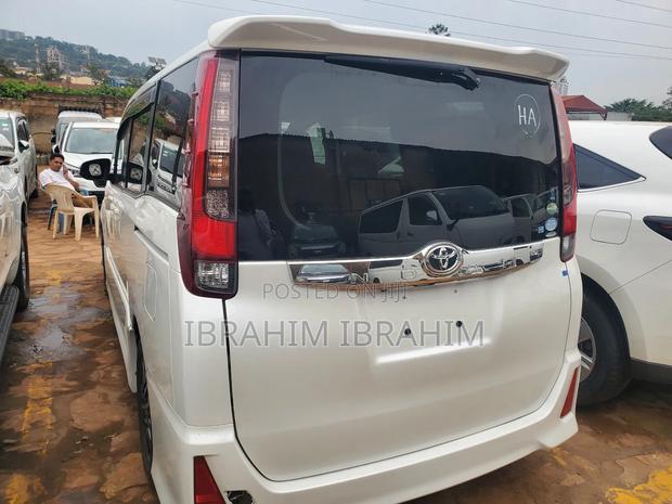 Toyota Noah 2014 White