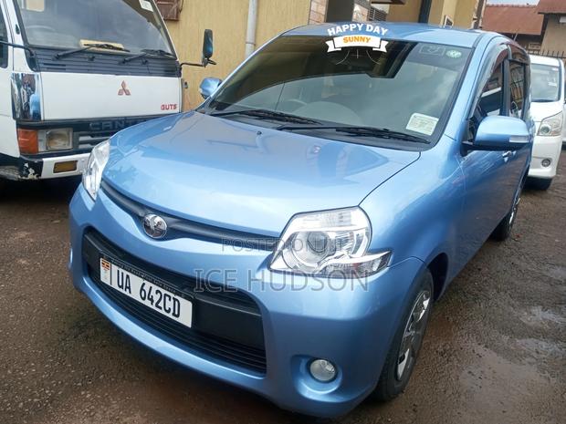 Toyota Sienta 2012 Blue