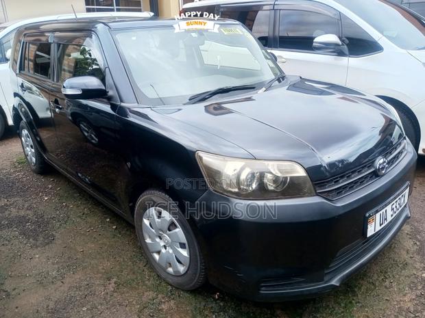 Toyota Corolla Rumion 2010 Black