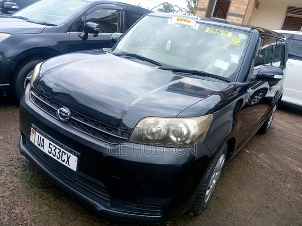 Toyota Corolla Rumion 2010 Black