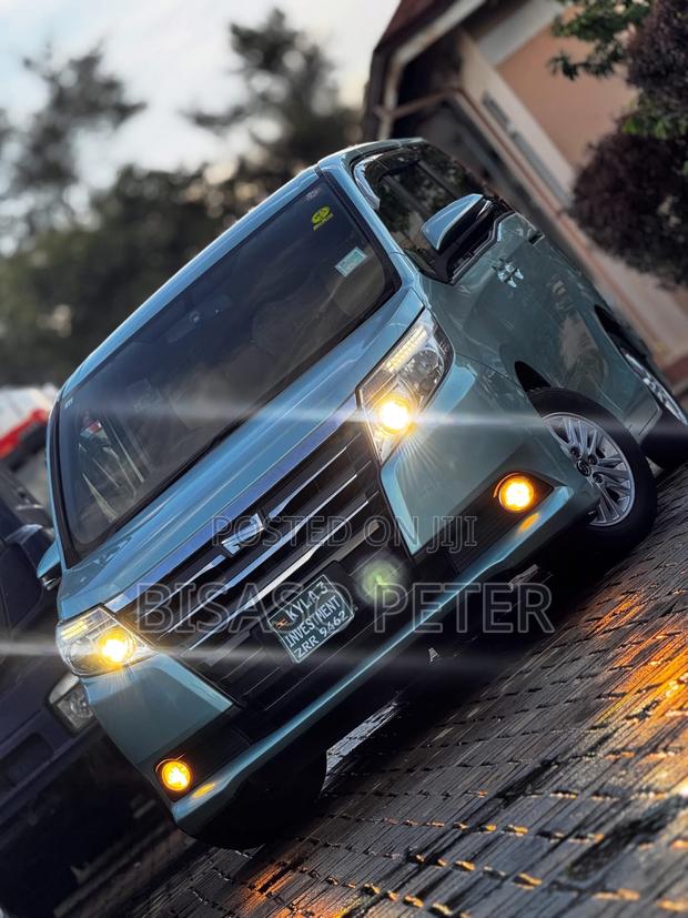 Toyota Noah 2014 Blue