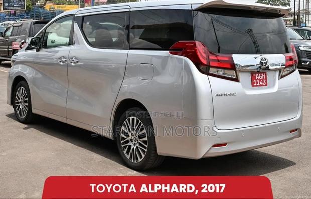 Toyota Alphard 2.5 Petrol FWD 2017 Silver