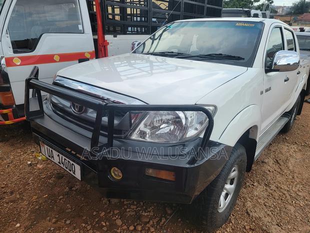 Toyota Hilux 2015 White