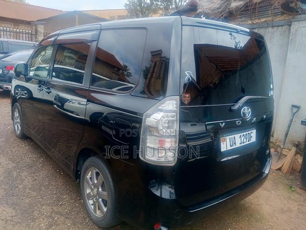 Toyota Voxy 2015 Black
