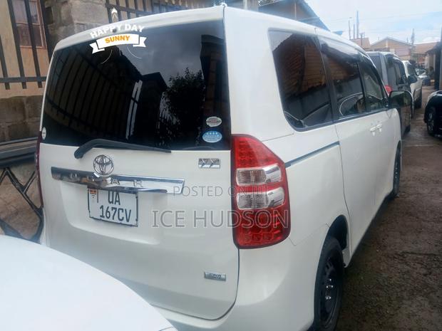 Toyota Noah 2014 White
