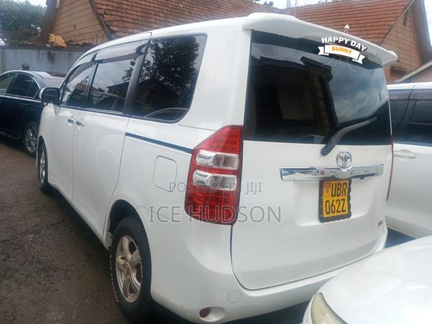 Toyota Noah 2014 White