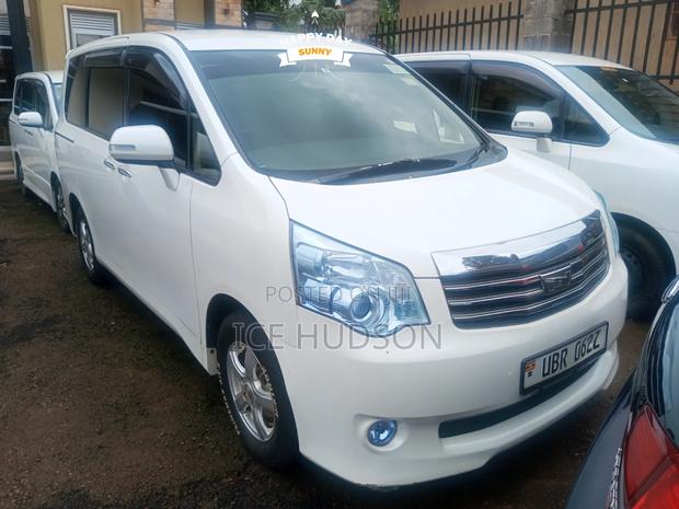 Toyota Noah 2014 White