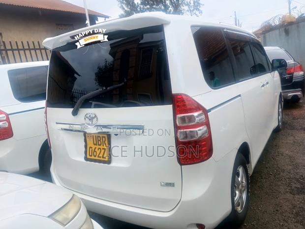 Toyota Noah 2014 White