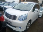 Toyota Noah 2014 White for sale