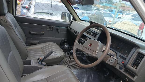 Nissan Pick-Up 1997 White