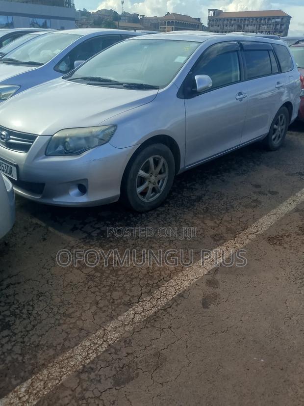 Toyota Corolla Fielder 2010 Silver